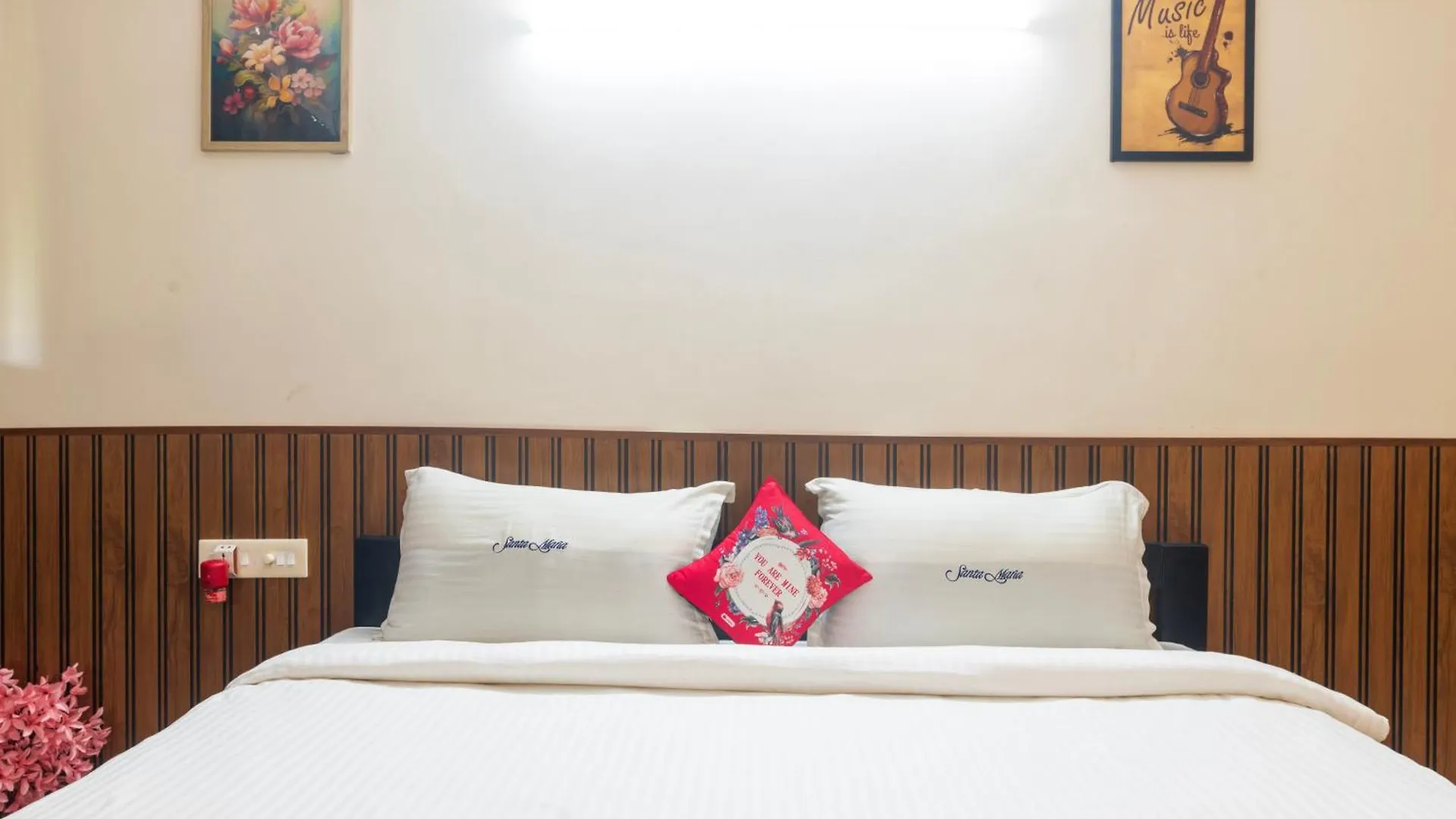 Sancta Maria Lounge -Cochin Airport Daire Nedumbassery