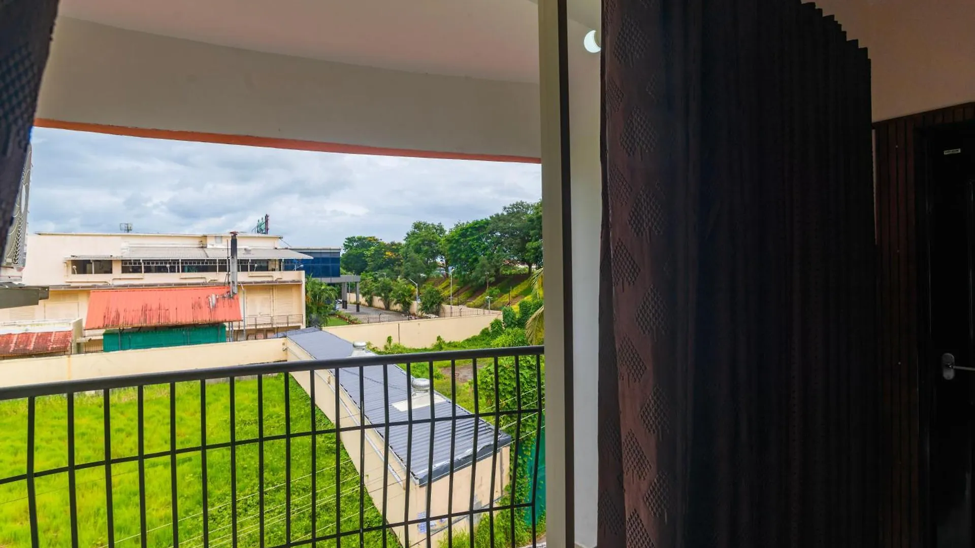 Sancta Maria Lounge -Cochin Airport Daire Nedumbassery Hindistan